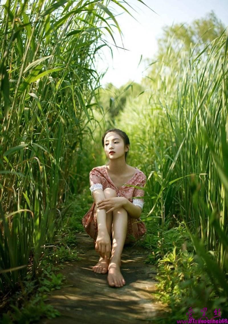小清新妹子户外清新动人唯美摄影图
