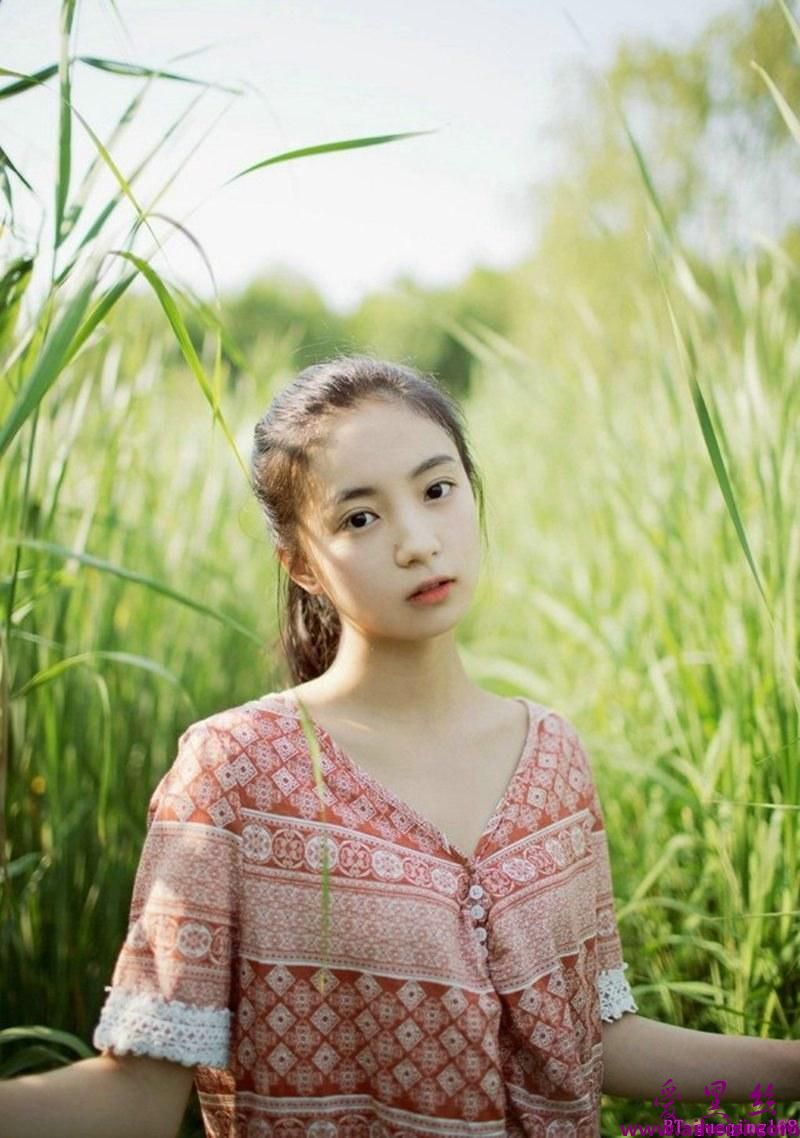 小清新妹子户外清新动人唯美摄影图