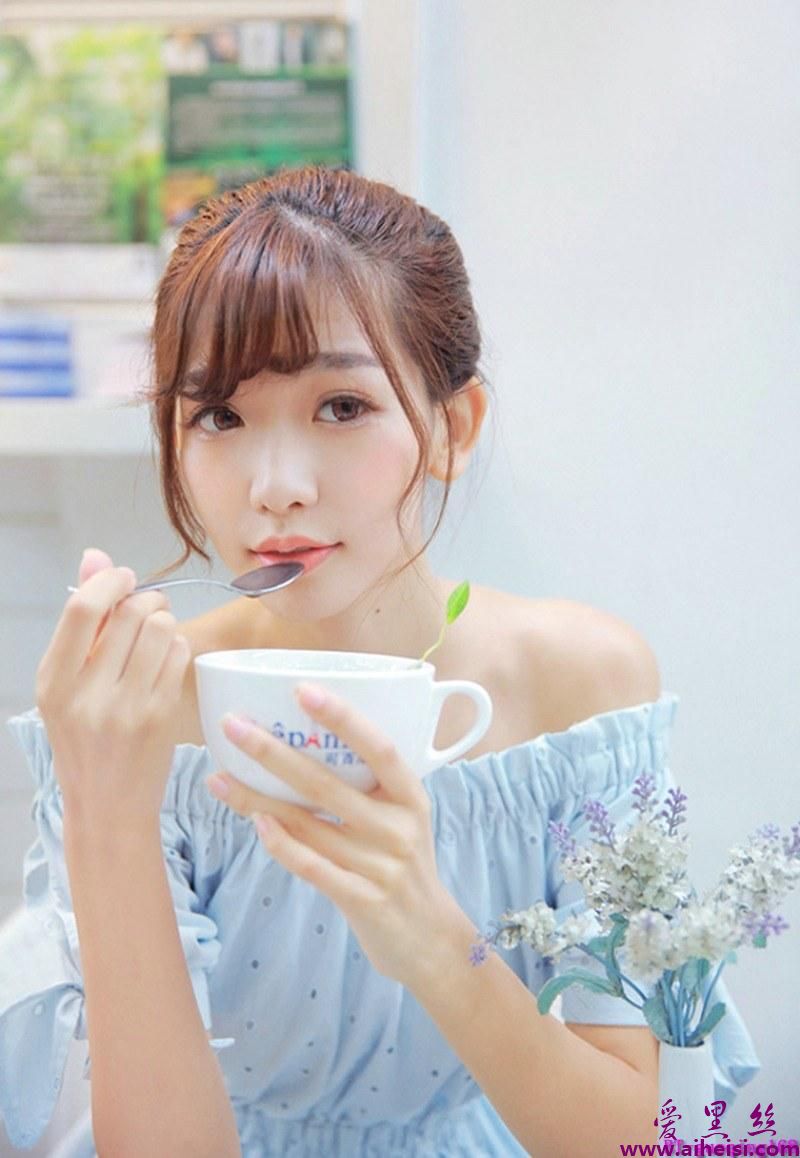 清纯马尾辫少女可爱俏皮唯美街拍