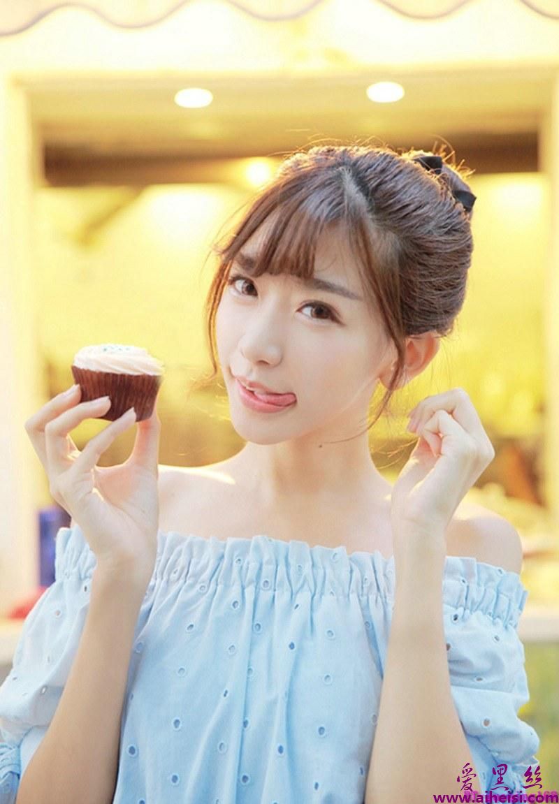 清纯马尾辫少女可爱俏皮唯美街拍