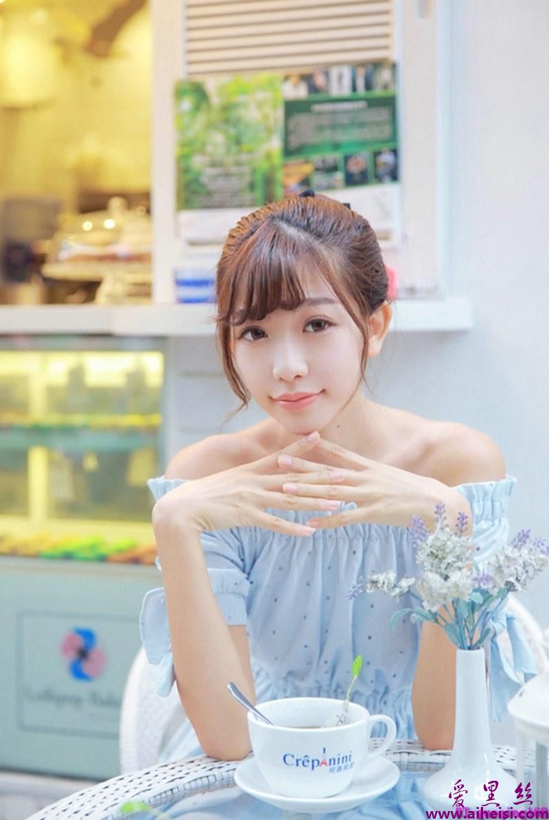 清纯马尾辫少女可爱俏皮唯美街拍