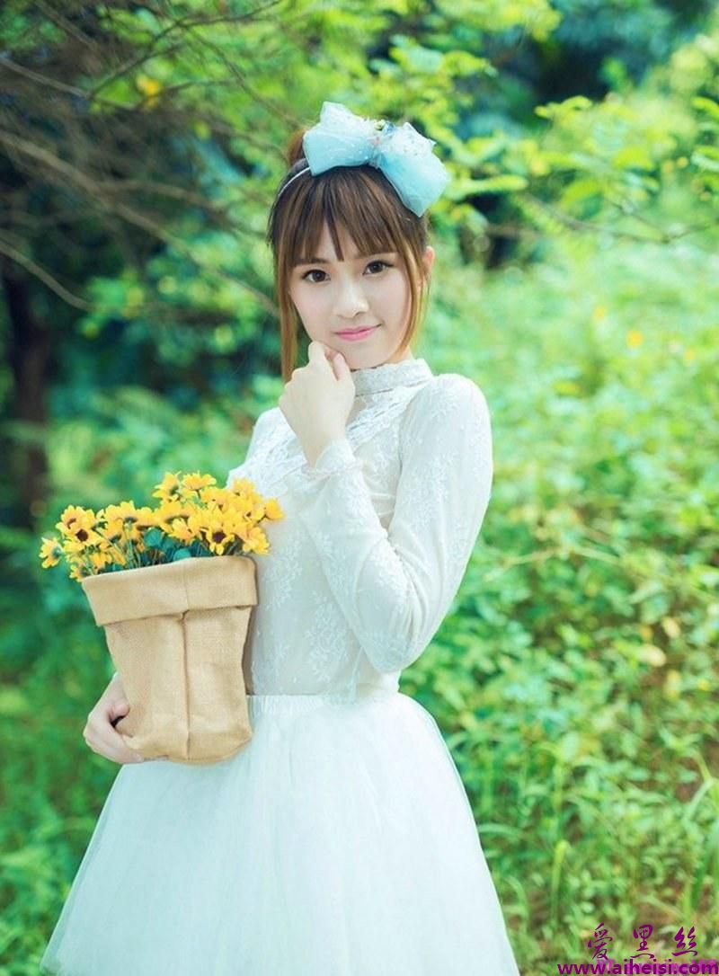 清新萝莉花园里唯美摄影美图