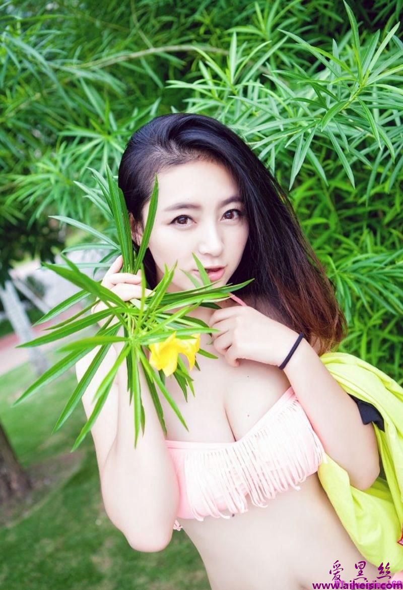漂亮美眉夏茉GIGI惹火身材内衣写真绝色诱惑