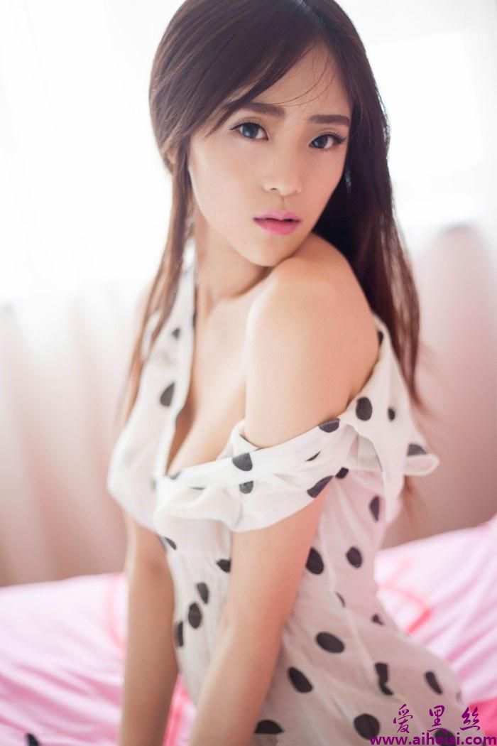神颜允允勾人魂魄肤白貌美