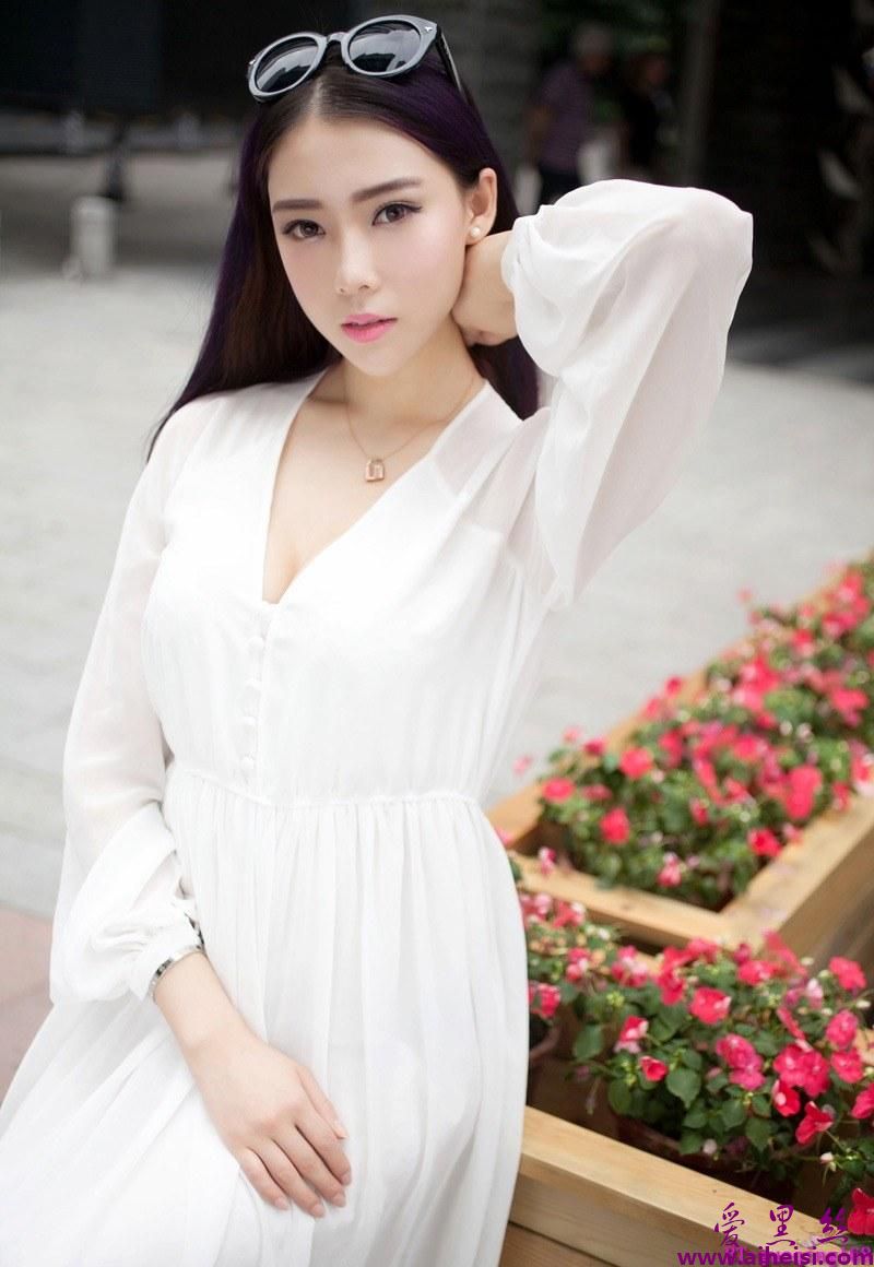 浴室里女神梦娜拍大尺度写着