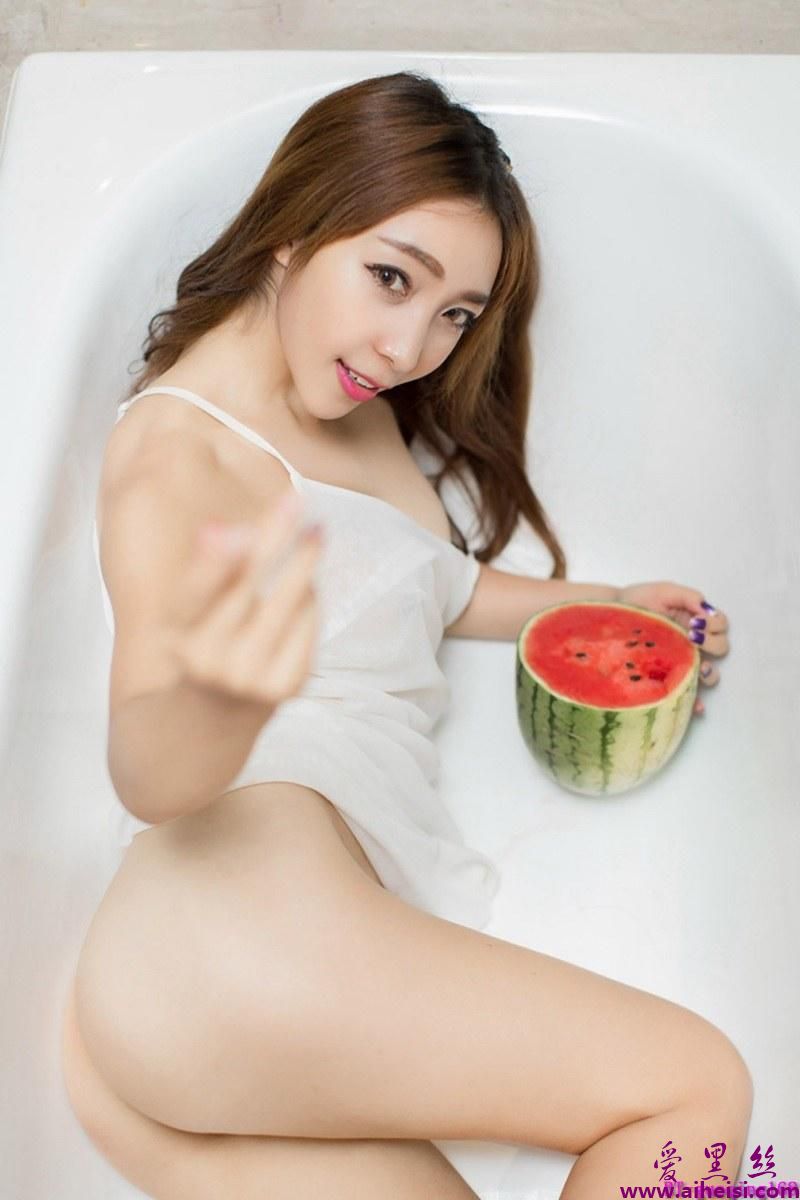 奶油抹胸黄歆苑秀字裤诱惑