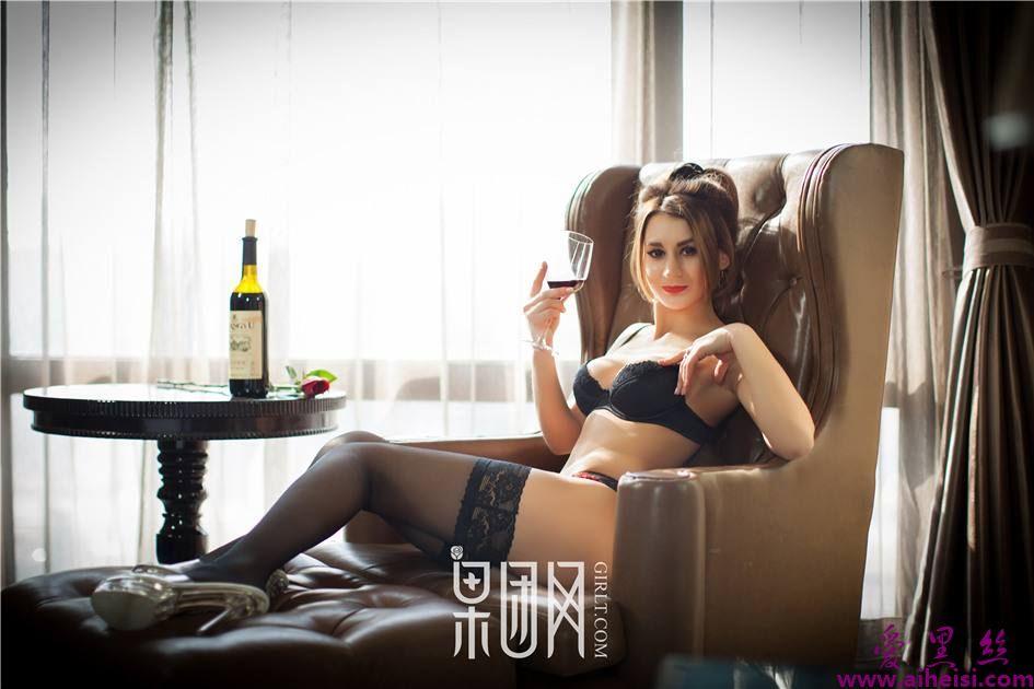 欧美豪乳蜂腰爆臀性感尤物黑丝内衣诱惑写真
