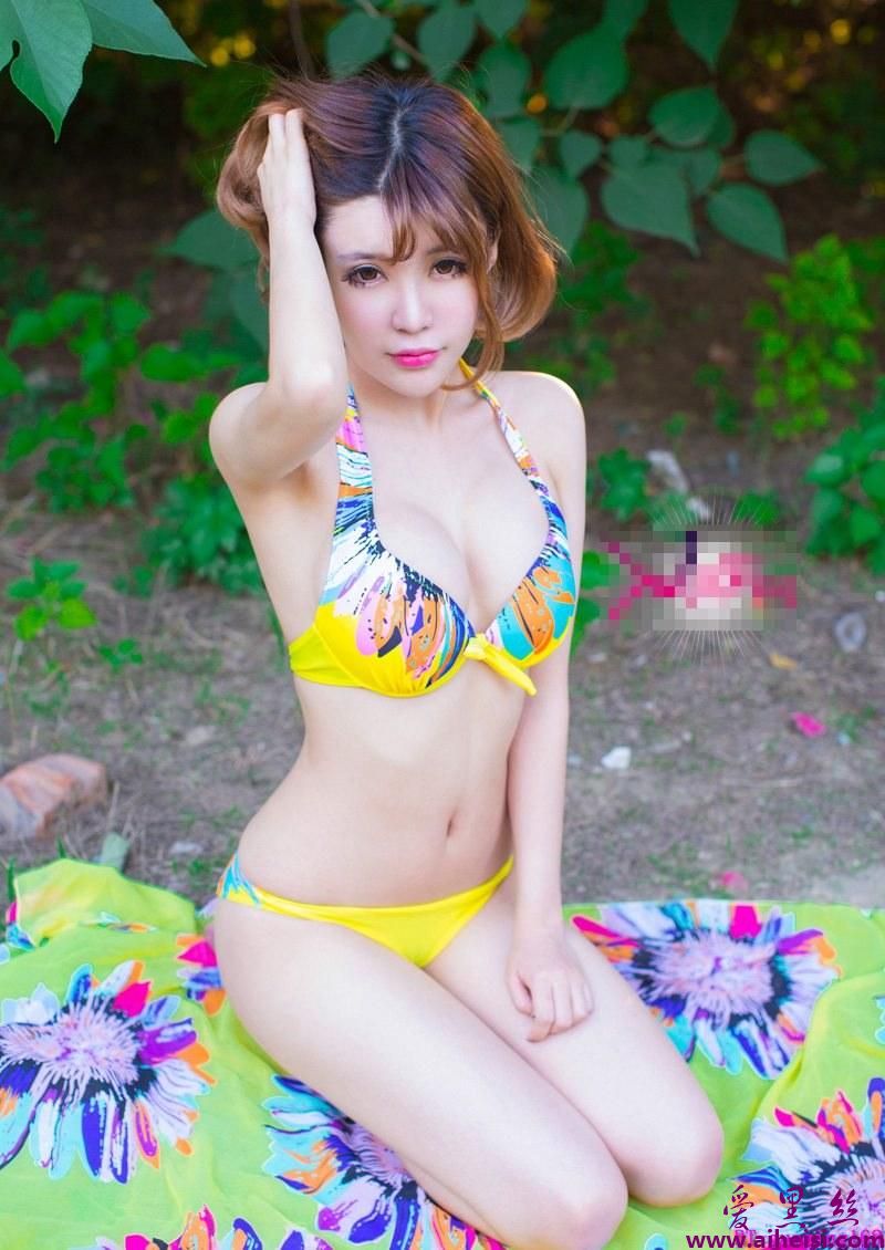 丰满少妇Alin美胸露沟性感销魂精品美乳
