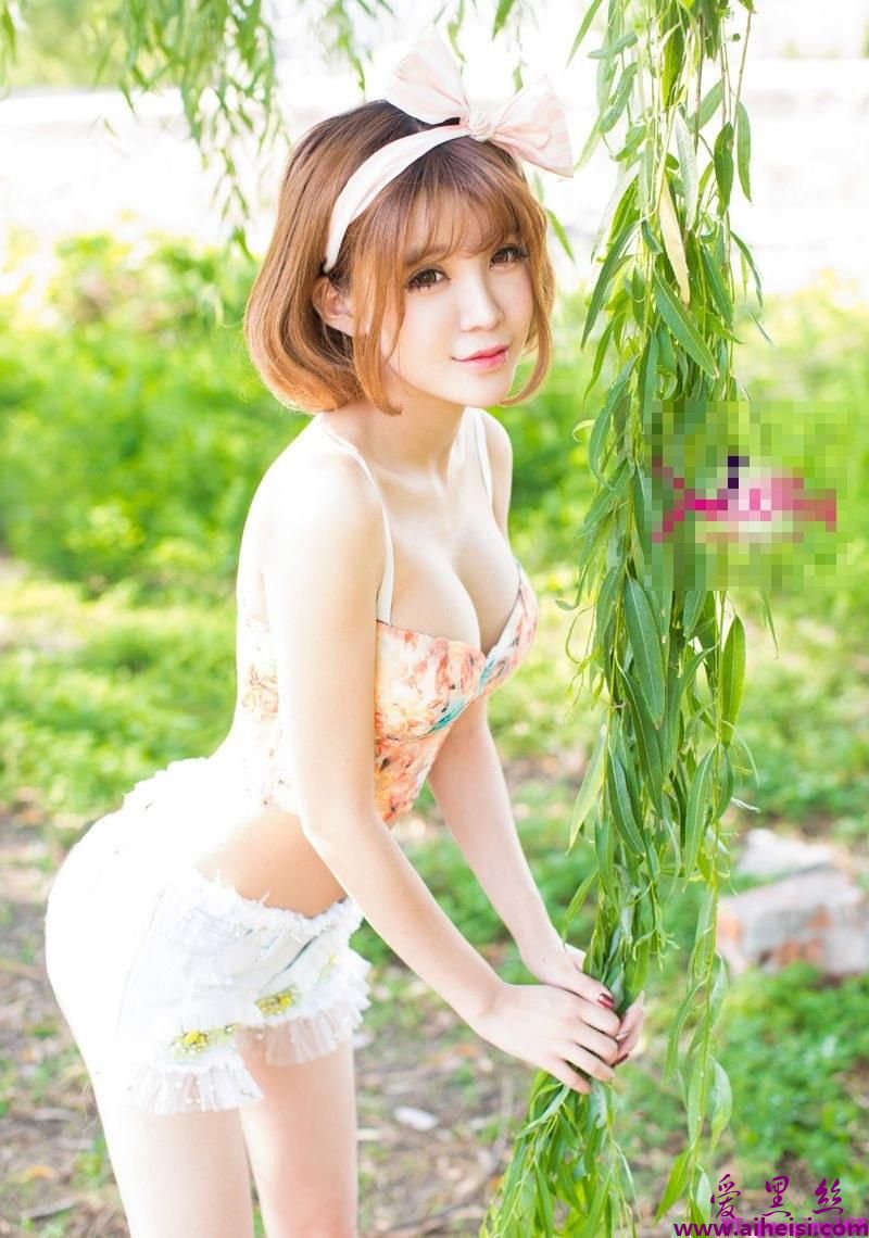 丰满少妇Alin美胸露沟性感销魂精品美乳