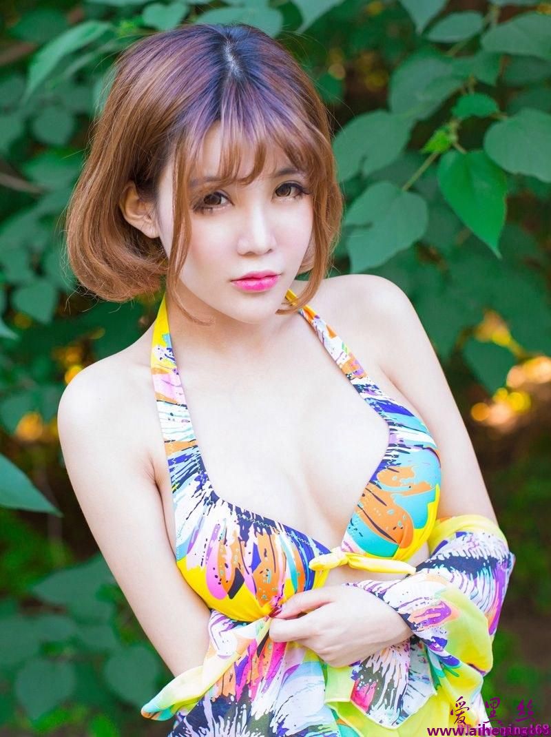 丰满少妇Alin美胸露沟性感销魂精品美乳