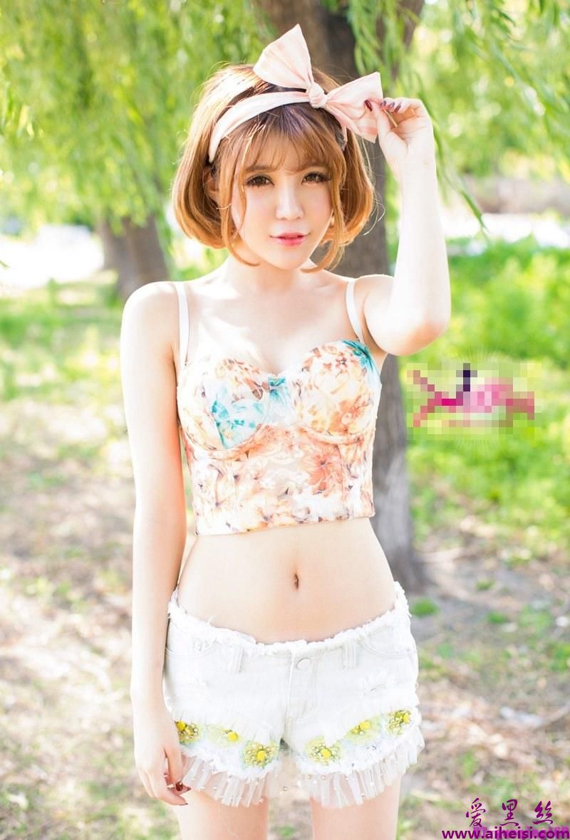 丰满少妇Alin美胸露沟性感销魂精品美乳