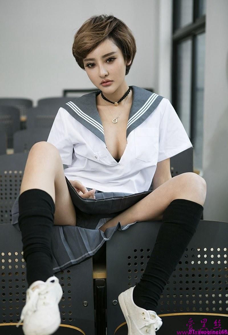 姐妹花制服诱惑窈窕迷人VS媚眼勾魂