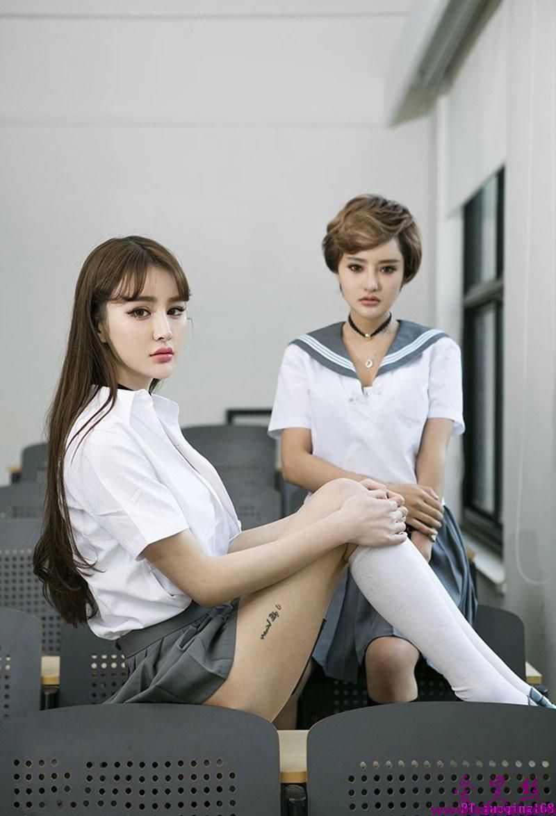 姐妹花制服诱惑窈窕迷人VS媚眼勾魂