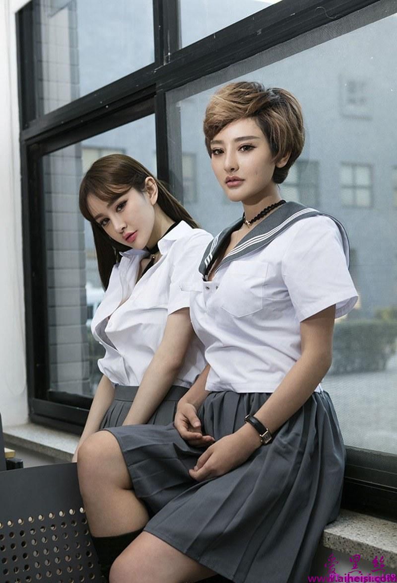 姐妹花制服诱惑窈窕迷人VS媚眼勾魂