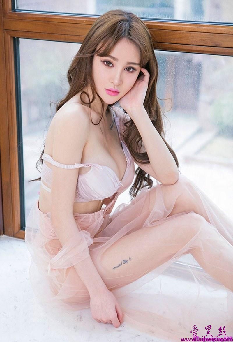 姐妹花制服诱惑窈窕迷人VS媚眼勾魂