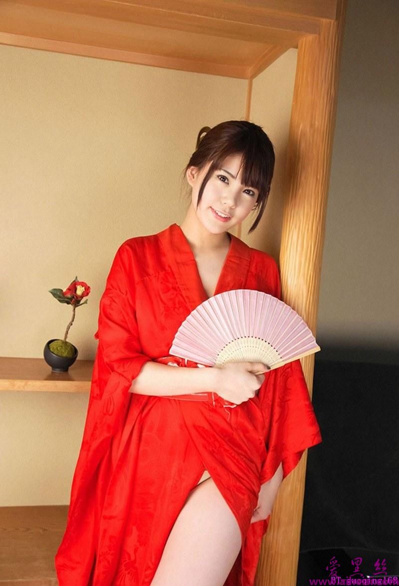 日本豪乳中原未來丰乳肥臀性感嫩滑