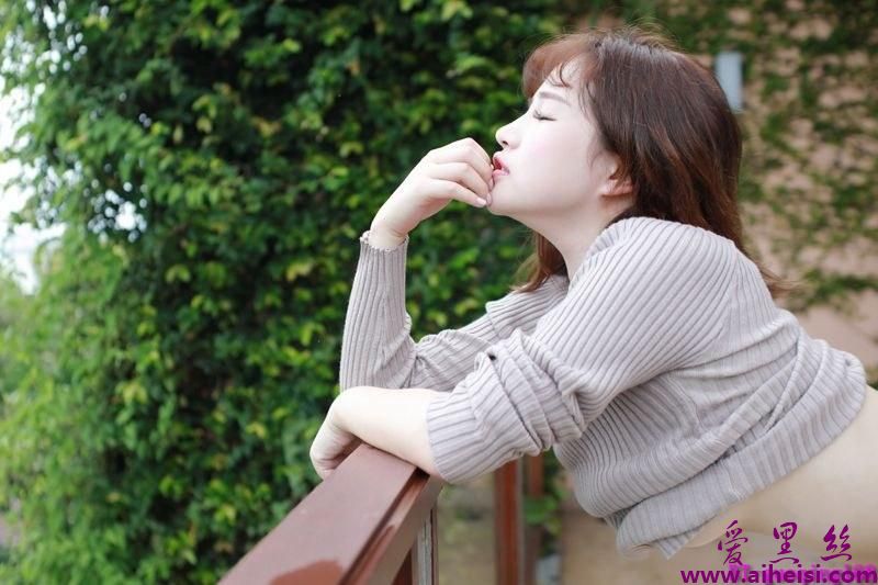 极品妹子徐cake揉奶诱惑高清艺术照
