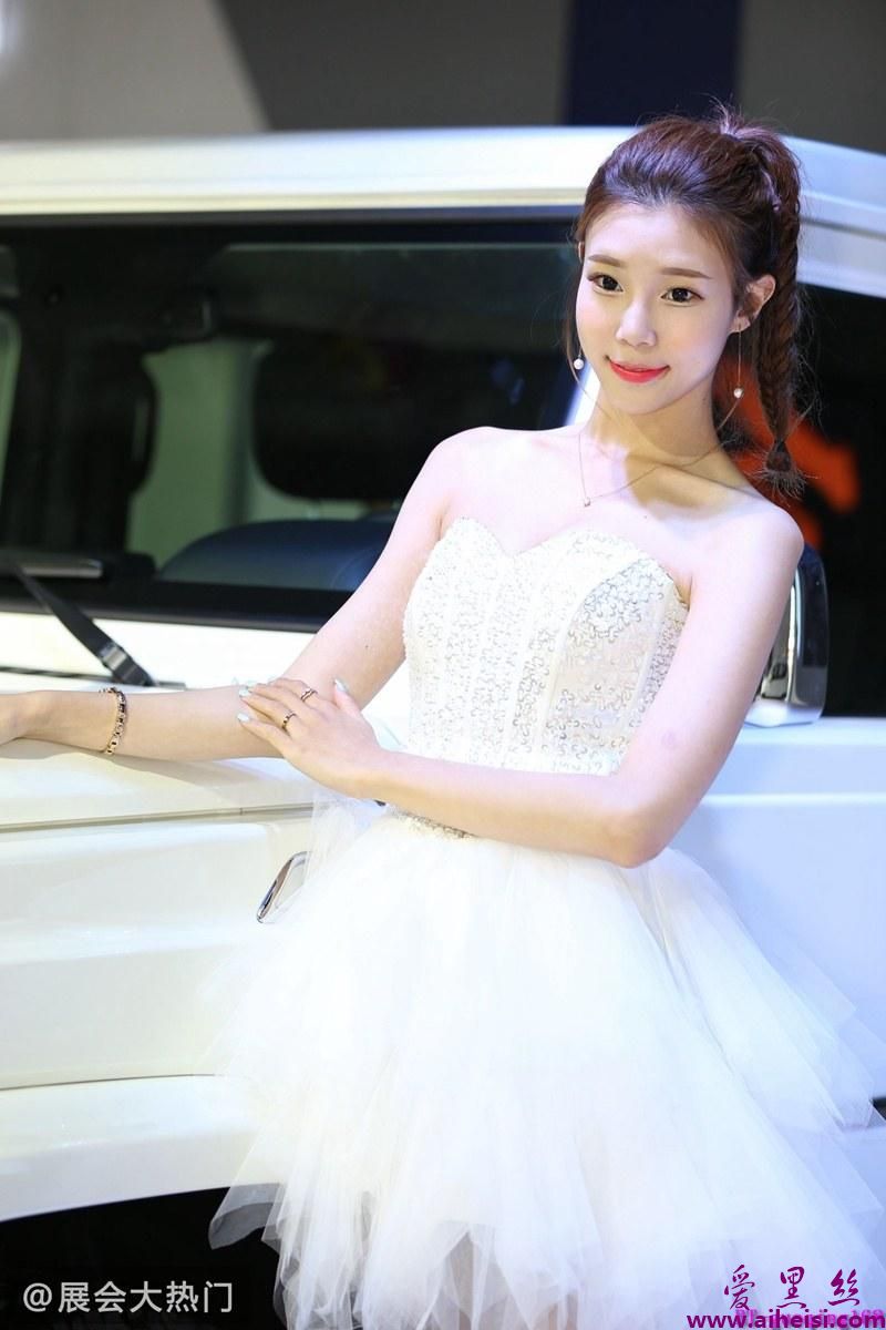 沈阳车展美女车模娇艳动人