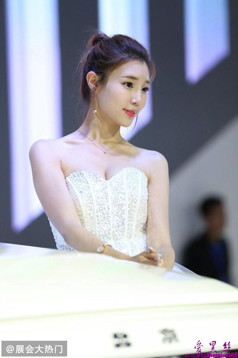 沈阳车展美女车模娇艳动人