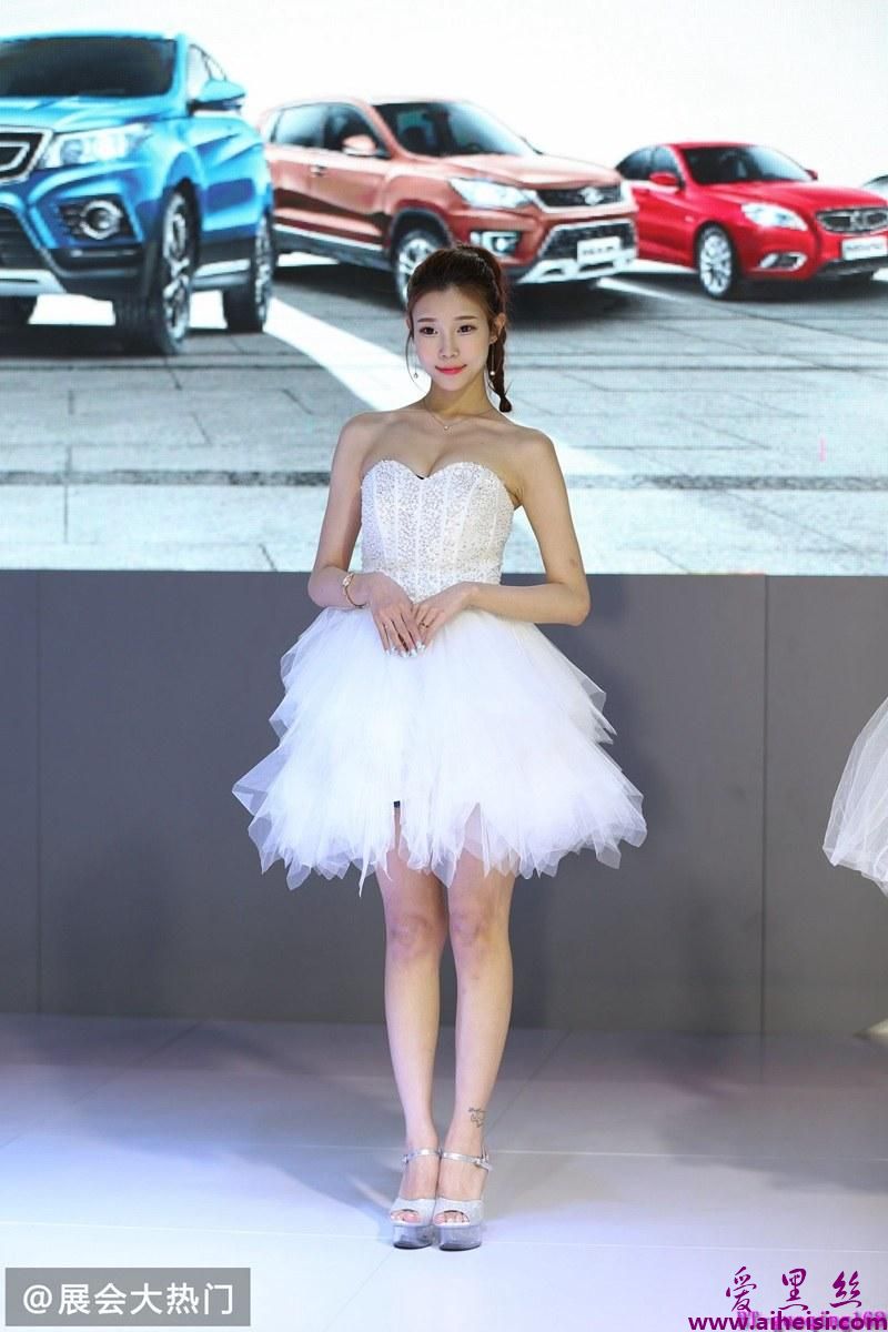 沈阳车展美女车模娇艳动人