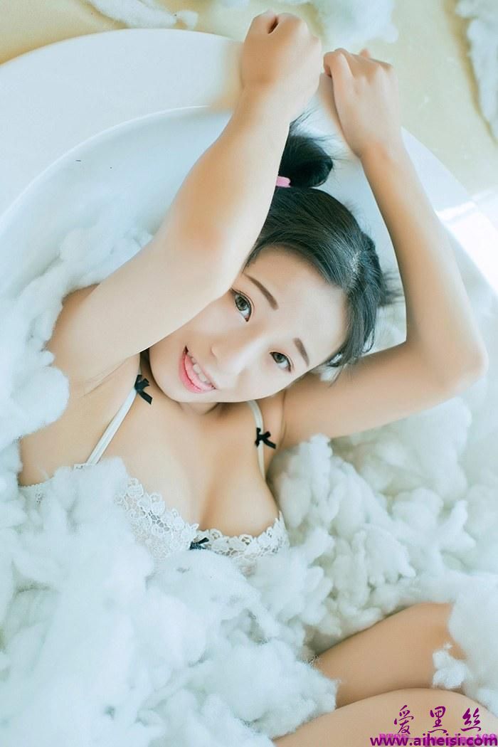 甜美萝莉仓井优香丰臀翘臀裸背香艳欲滴