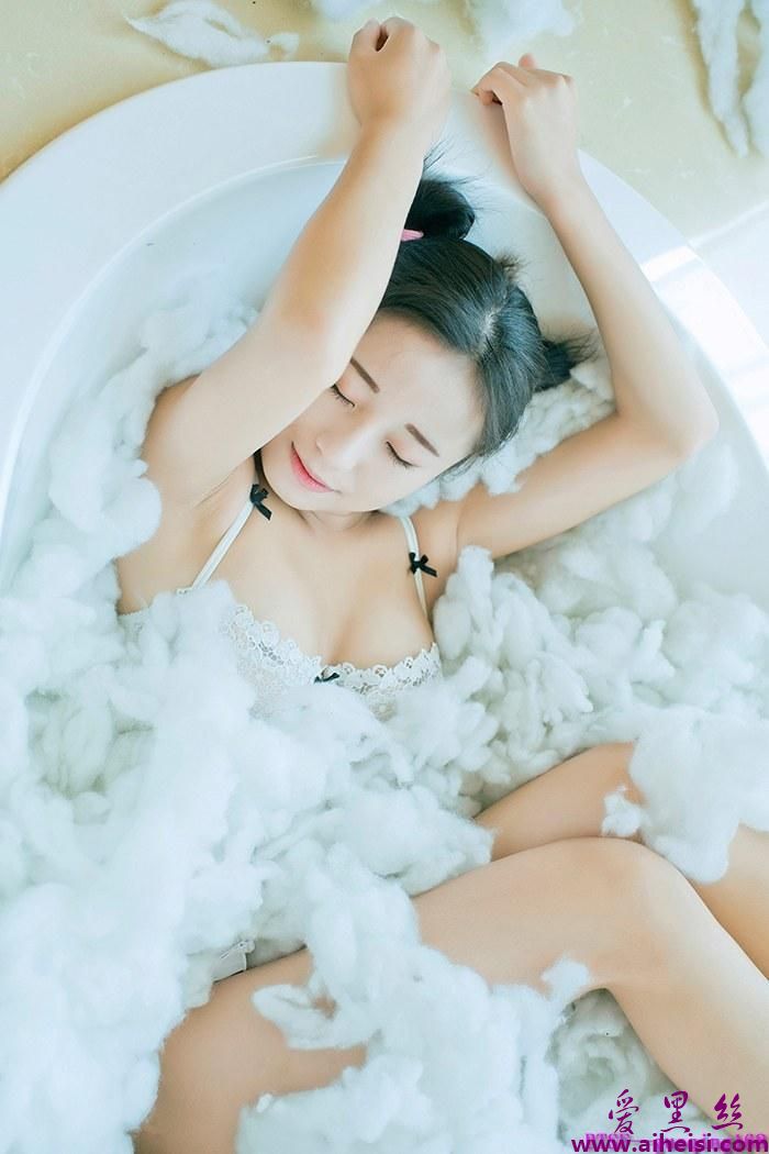 甜美萝莉仓井优香丰臀翘臀裸背香艳欲滴