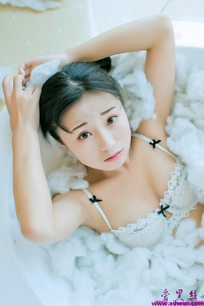 甜美萝莉仓井优香丰臀翘臀裸背香艳欲滴