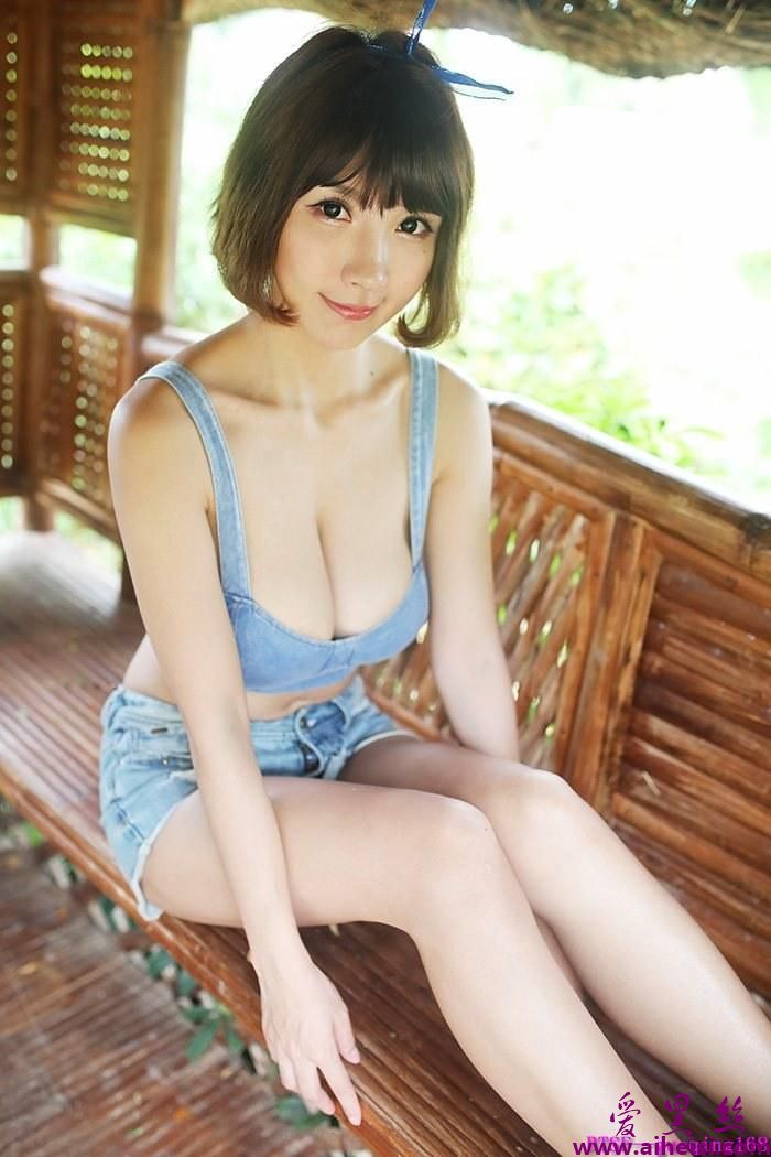 巨乳美女晓茜白嫩酥胸百看而不腻