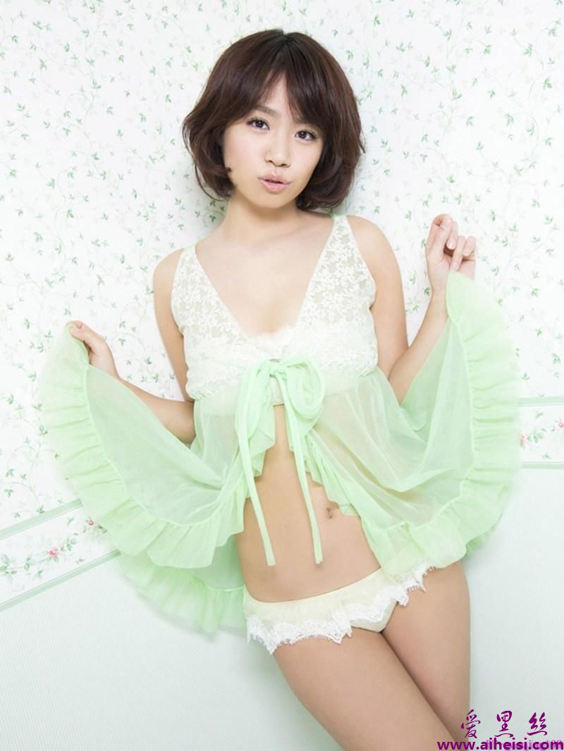 日本G奶女优搔首弄姿诱惑无限高清大图片