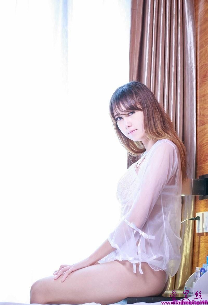 白胖妹子轩儿透明情趣内衣私房大胆艺术写真