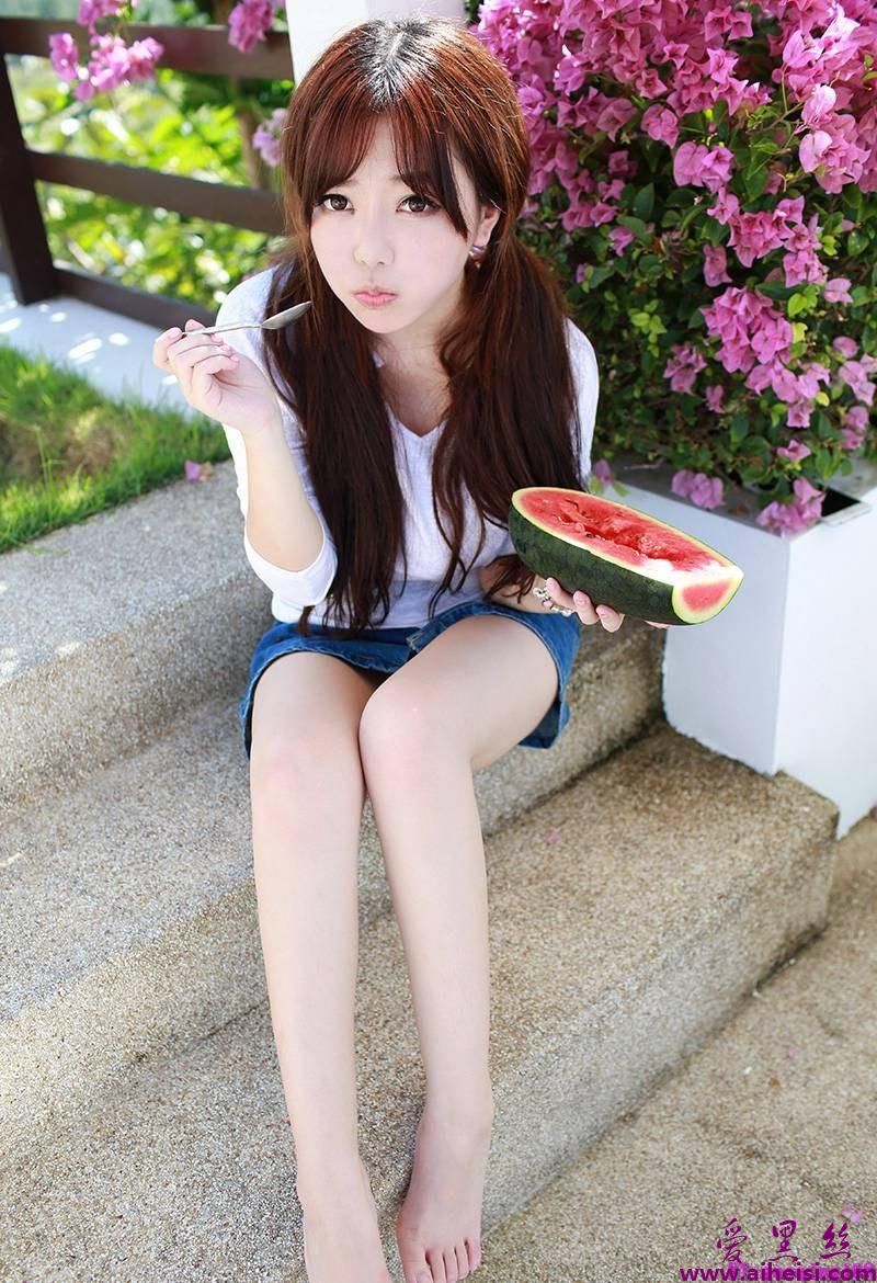 刘飞儿清艳脱俗大奶妹娇羞可爱快到碗里来