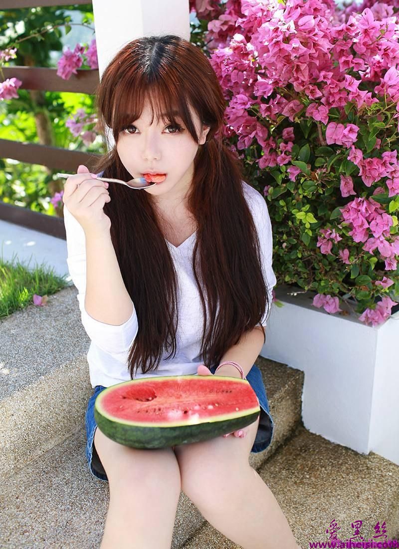刘飞儿清艳脱俗大奶妹娇羞可爱快到碗里来