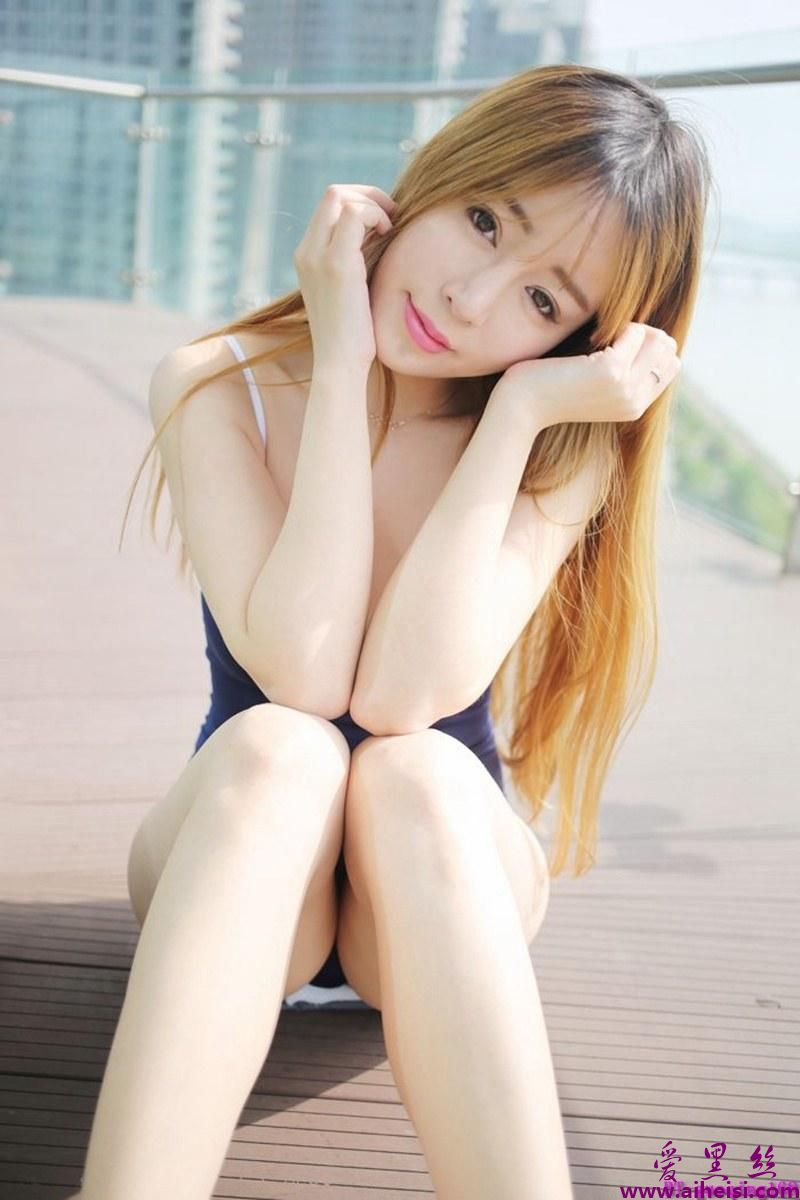 翘臀女神王雨纯豪车内搔首弄姿诱惑图片