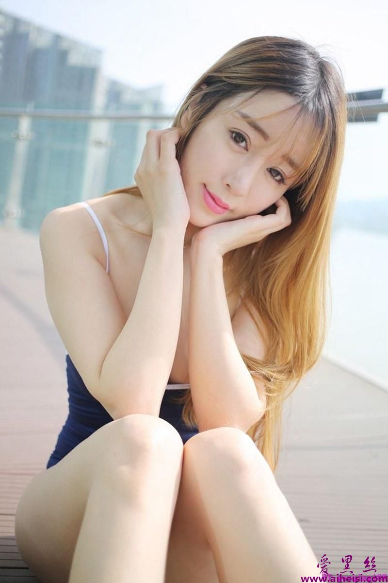 翘臀女神王雨纯豪车内搔首弄姿诱惑图片