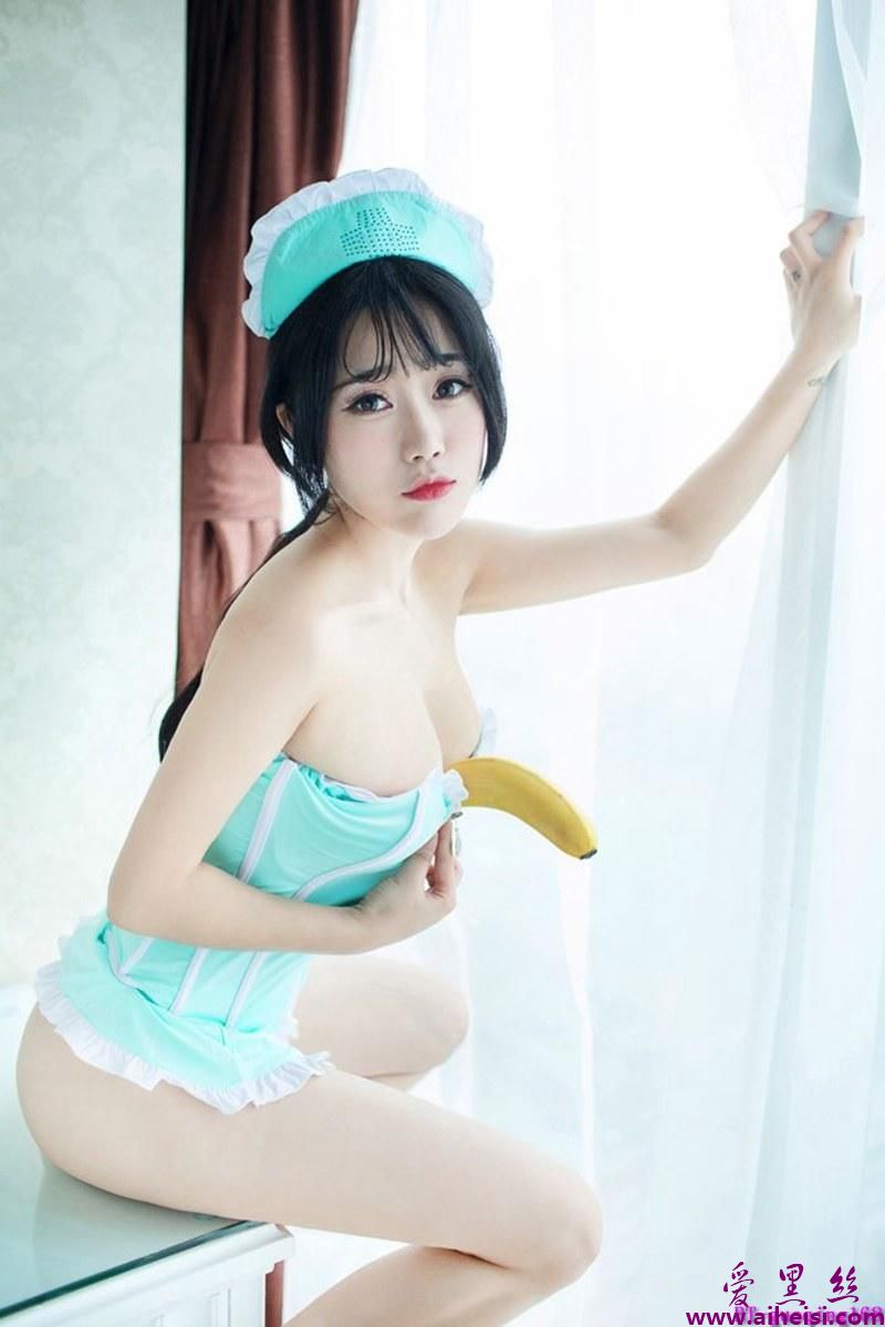大胸女护士兜豆靓搔首弄姿表情销魂大尺度艺术照