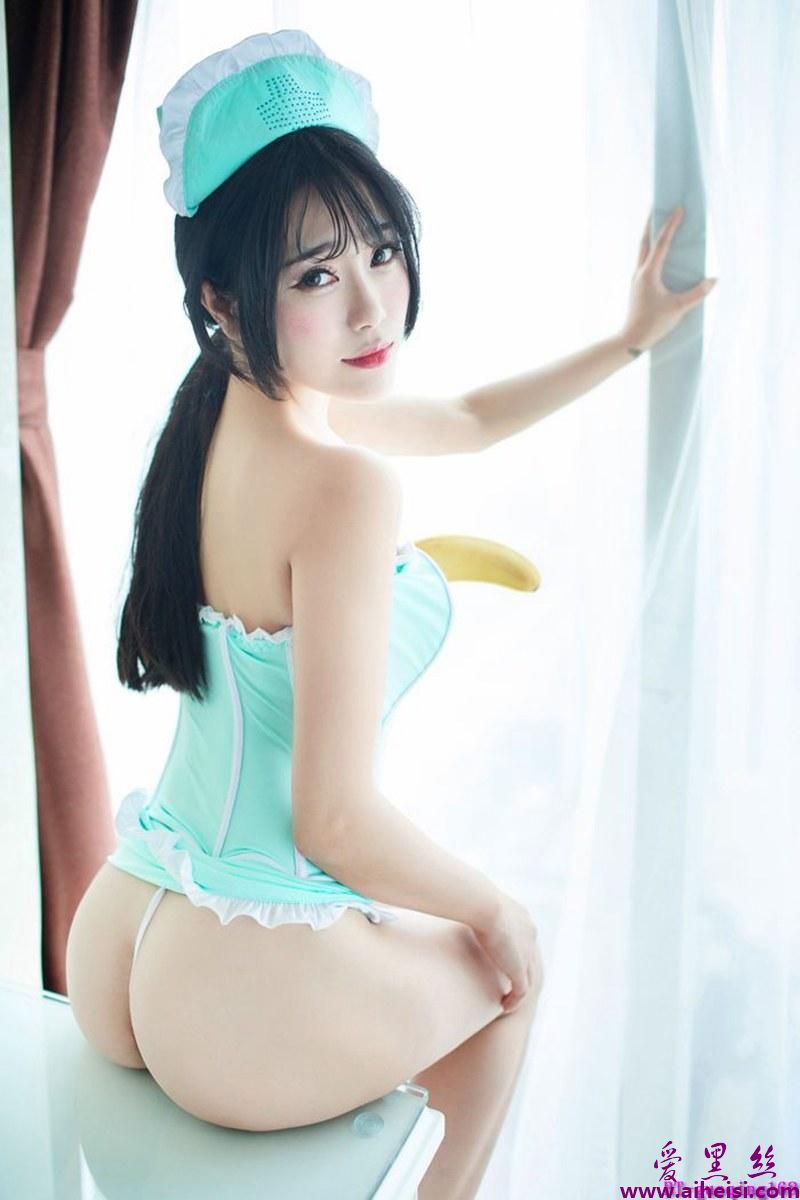 大胸女护士兜豆靓搔首弄姿表情销魂大尺度艺术照