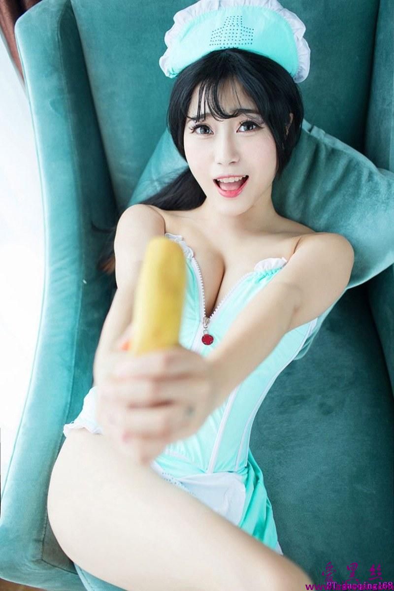 大胸女护士兜豆靓搔首弄姿表情销魂大尺度艺术照