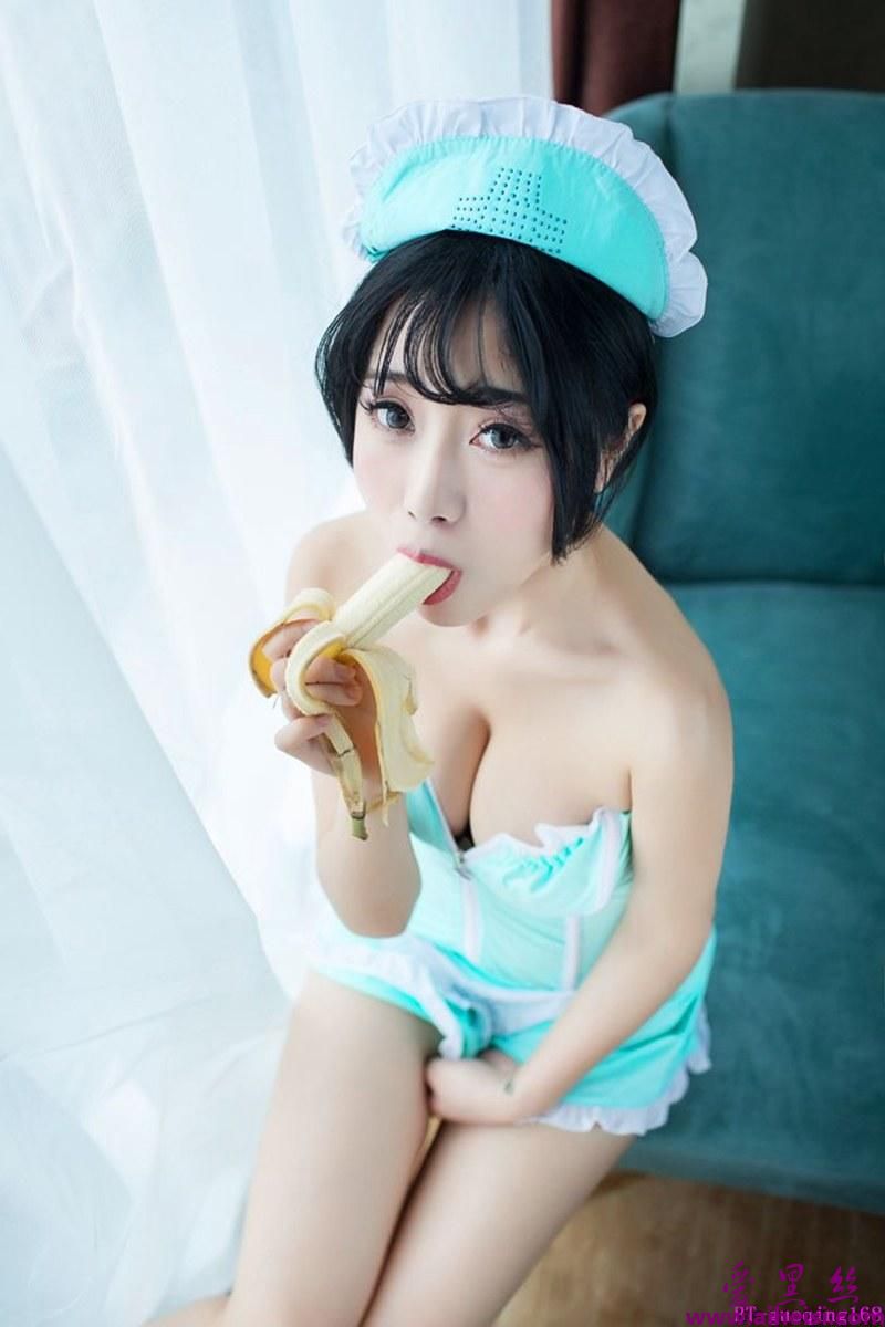 大胸女护士兜豆靓搔首弄姿表情销魂大尺度艺术照