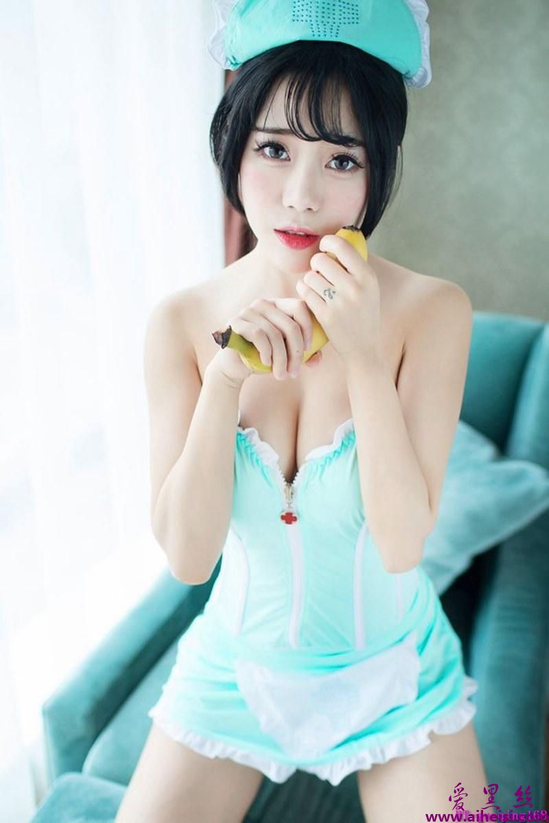 大胸女护士兜豆靓搔首弄姿表情销魂大尺度艺术照