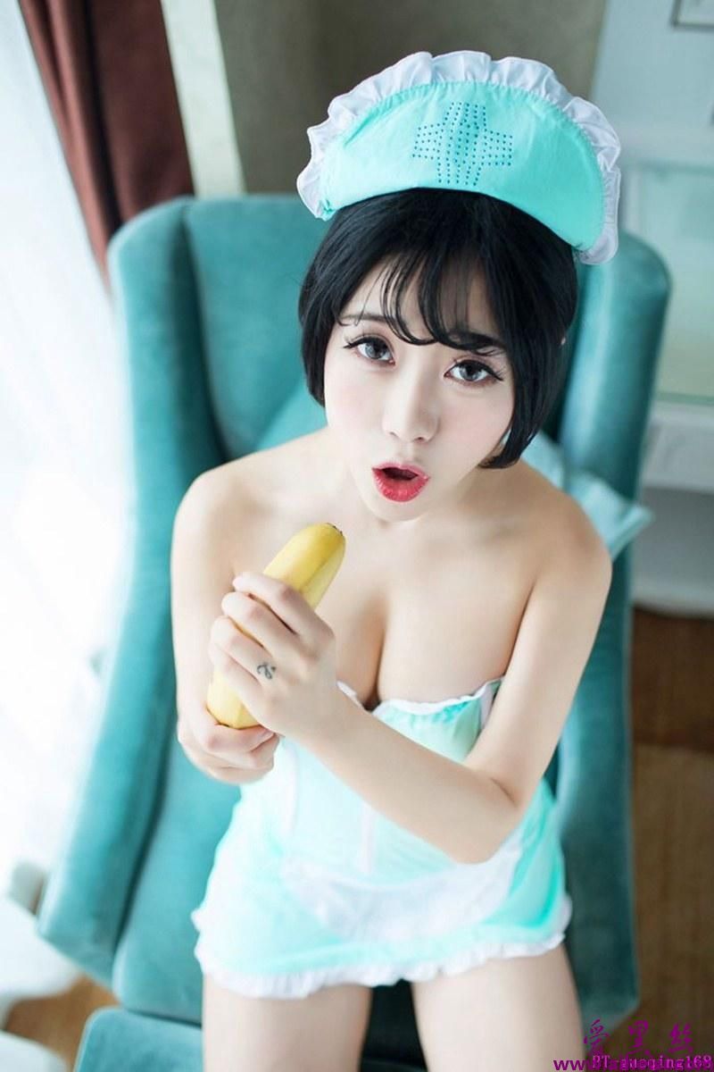 大胸女护士兜豆靓搔首弄姿表情销魂大尺度艺术照
