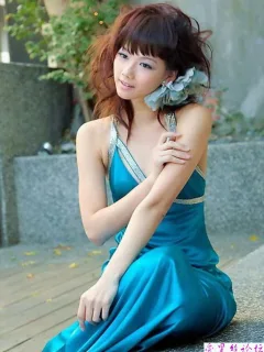 江苏庭院里的妩媚姑娘