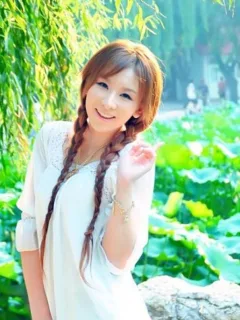 花红柳绿湖边春色风流美女
