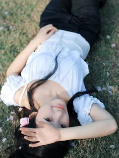 俏媚娇女